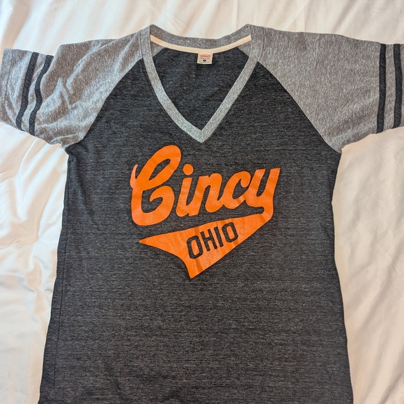 HOMAGE Tops - HOMAGE Women's Medium 3/4 Sleeve Cincinnati Ohio Graphic Print T-Shirt‎